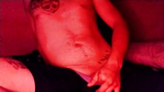 En mi habitacion con mi pene