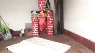 mientras hacíamos aseo mi hermanastro y yo nos empezamos a acariciar y terminamos follando