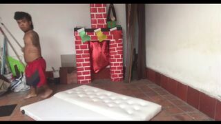 nos pusimos juguetones haciendo el aseo, hasta excitarnos y terminar follando en el patio