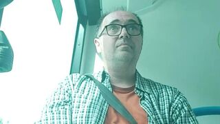 Flash Caliente y juguetón en el bus