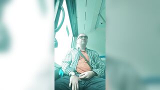 Flash Caliente y juguetón en el bus