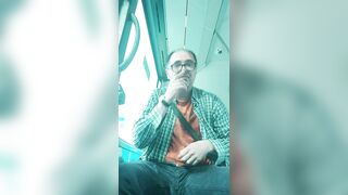 Flash Caliente y juguetón en el bus