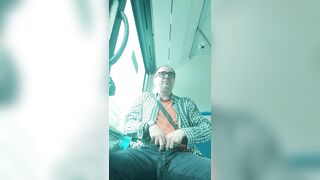 Flash Caliente y juguetón en el bus