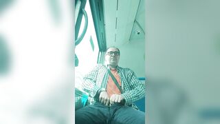 Flash Caliente y juguetón en el bus