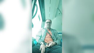 Flash Caliente y juguetón en el bus