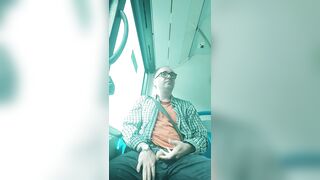 Flash Caliente y juguetón en el bus