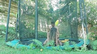 ANTONELLA, TINY AND HOT HOTWIFE SCREWS HIS ALLY IN THE BACKYARD OF HER ABODE