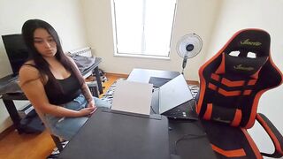 Maid in Jeans and Flip-Flops Signs Agreement to Bang 1 Minute Each Hour Until Her Boss Cums