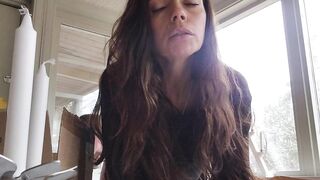 Sexy mother i'd like to fuck gets her snatch and butt stretched by a vibrator used by the delivery dude