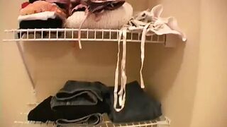 Slender wench in her bath amateur masturbation