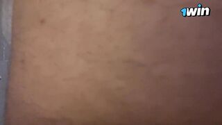 ¿Te animas a ducharte conmigo? Veni a ver como me enjabono mis enormes tetas y mi culo gordo