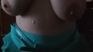 Russian hotty shows off her assets