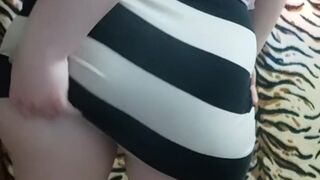 Russian gal performs a seductive striptease