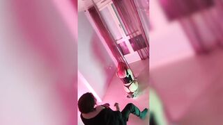 Amateur Français - Pari perdu, ma meilleure amie Noochka me doit un Striptease ET ELLE LE FAIT !