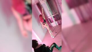 Amateur Français - Pari perdu, ma meilleure amie Noochka me doit un Striptease ET ELLE LE FAIT !