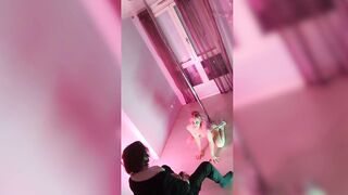 Amateur Français - Pari perdu, ma meilleure amie Noochka me doit un Striptease ET ELLE LE FAIT !