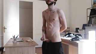 Je me branle pour toi après le sport, je voudrais que tu sois là pour me sucer.