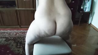 Russian girl shows off her curvy butt