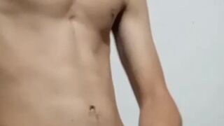 Flaco se masturba de manera rica ????