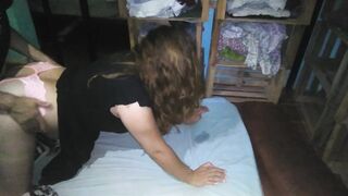 Cogiendome a una puta con tanga rosa abierta
