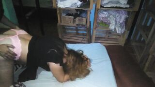 Cogiendome a una puta con tanga rosa abierta