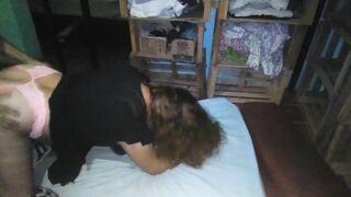 Cogiendome a una puta con tanga rosa abierta