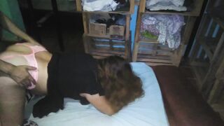 Cogiendome a una puta con tanga rosa abierta