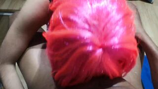Le pago fifty euros a mi vecina jovencita para que se deje tocar la teta y me chupe la polla a solas