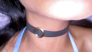  delgada caliente recibe todo el jizz de su coño cremoso después de pedir la leche