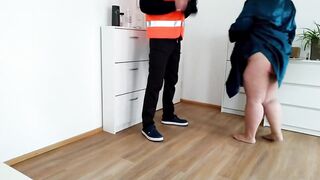 A Delivery Service Error Resulted in Cum on a Aged mother I'd like to fuck's Booty