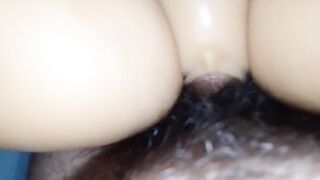 La cunt de esta chica está demasiado apretada, mi pequeña polla casi no entra