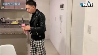 HERMOSA JOVEN MODELO ARGENTINA SE FOYA A SU AMIGO HOMO