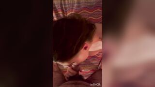 A mi vecina le encanta chupar hasta el fondo