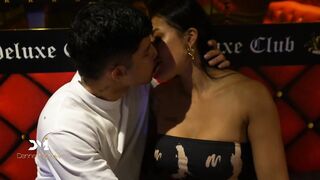Colombians have sex in a public nightclub - DELUXE CLUB - Danner Mendez & Mariana Martix
