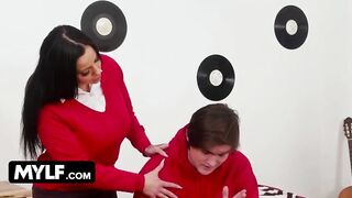 “If U Truly Love Him, Prove It!” Mama Made Me Share My Girlfriend With Her…