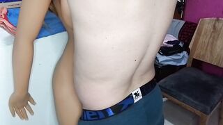 El hijastro de mi marido se cuela en nuestra habitacion mientras el cornudo trabaja