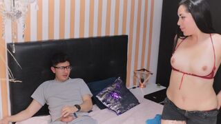 Empleada cachonda folla a su jefe a cambio de un aumento de sueldo - TOMMY SANTOX