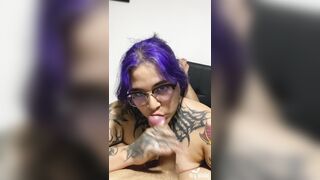 Beso la verga de mi vecino hasta que se corre