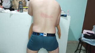 El hijastro de mi marido se cuela en nuestra habitacion para culiarme