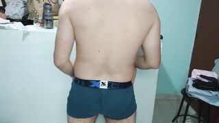 El hijastro de mi marido se cuela en nuestra habitacion para culiarme