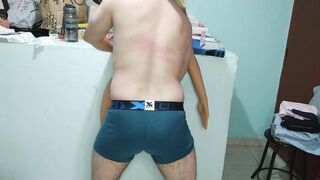 El hijastro de mi marido se cuela en nuestra habitacion para culiarme