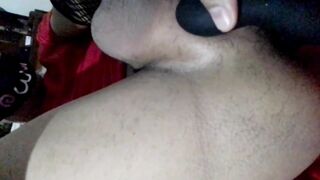 Femboyjugandoconsunuevojuguete