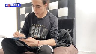 DANDOLE VERGA A MI DULCE VECINA SUMISA DESPUES DE SER DESCUBIERTO - PORNO EN ESPAÑOL