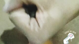 Me masturbo frente al espejo