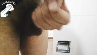 Me masturbo frente al espejo