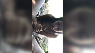 Que rica follada le doy al aire libre le doy mi leche adentro