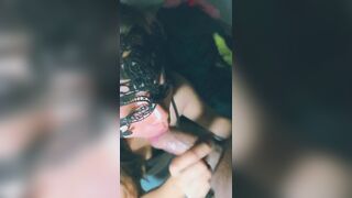 Mi hermanastra me da una rica mamada hasta venirme en sus tetas