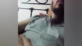 Re caliente en casa me entró a pajear