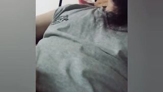 Re caliente en casa me entró a pajear