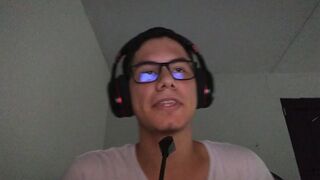 Reacción a "Casi me corro adentro de mi asistente personal" de Alicia Trece